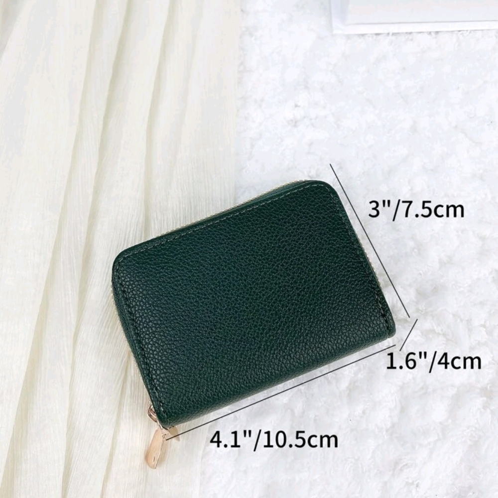 Compact Green Zipper Wallet – Stylish & Functional
